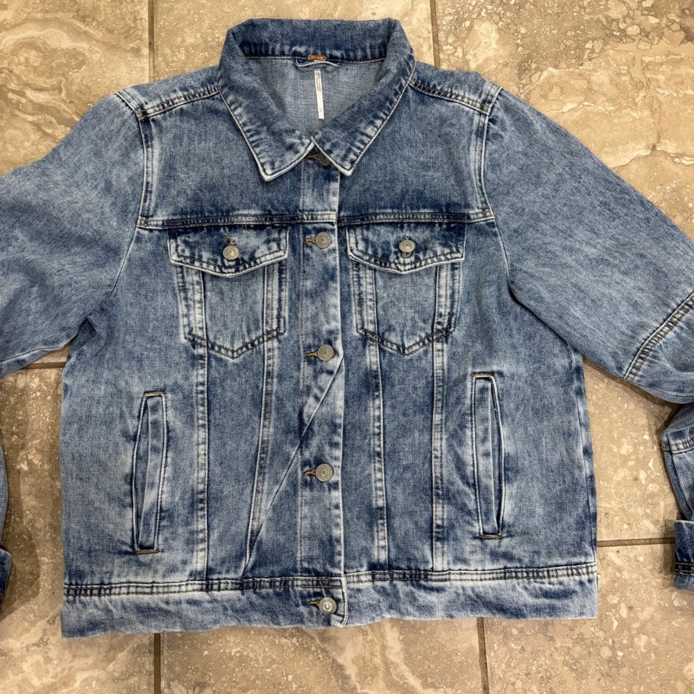 Free People Rumors  Blue Acid Wash Denim Trucker Jacket Womens Large‎ - Picture 2 of 16